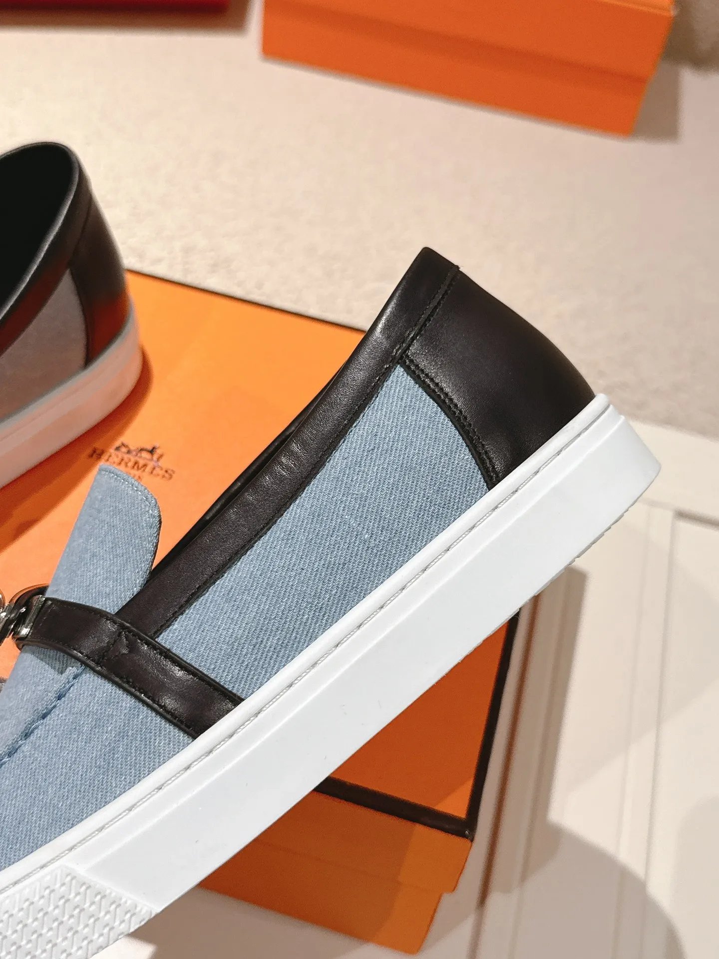Men's shoes 💰640💰 Hermes# New Kelly buckle thick-soled loafers. Upper: cowhide/suede material. Lining: sheepskin lining. Outsole: exclusive molded outsole. Size: women's size 35-40, men's size 39-45 (female 41/male 46 customized, non-refundable)